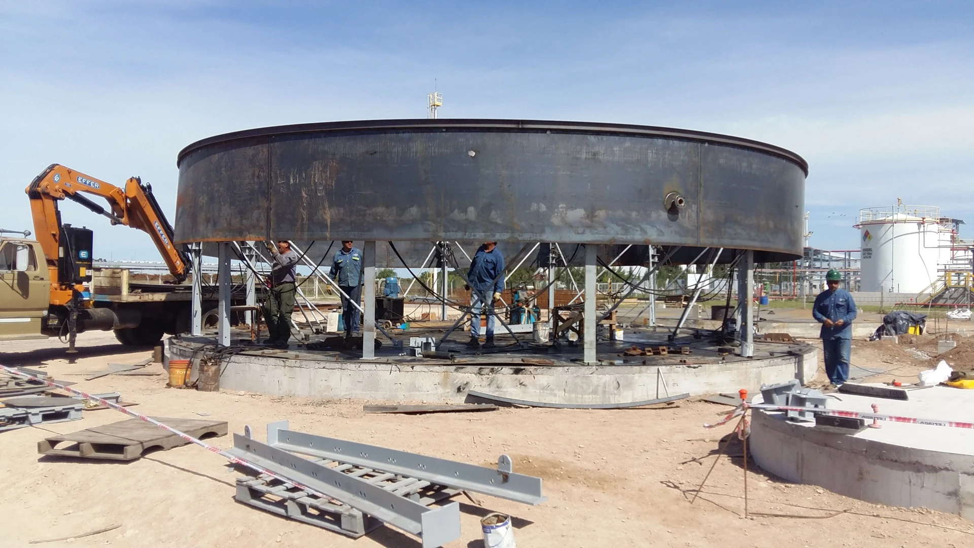 Construcción de tanque de gran capacidad